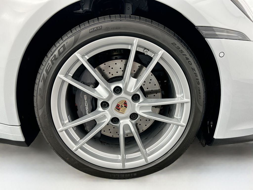 Thumbnail: 2025 Porsche 911 - 31