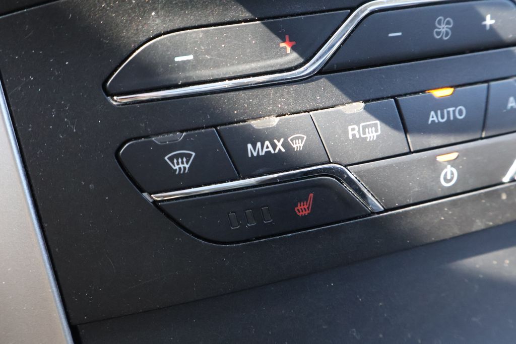 Thumbnail: 2015 Ford Edge - 26