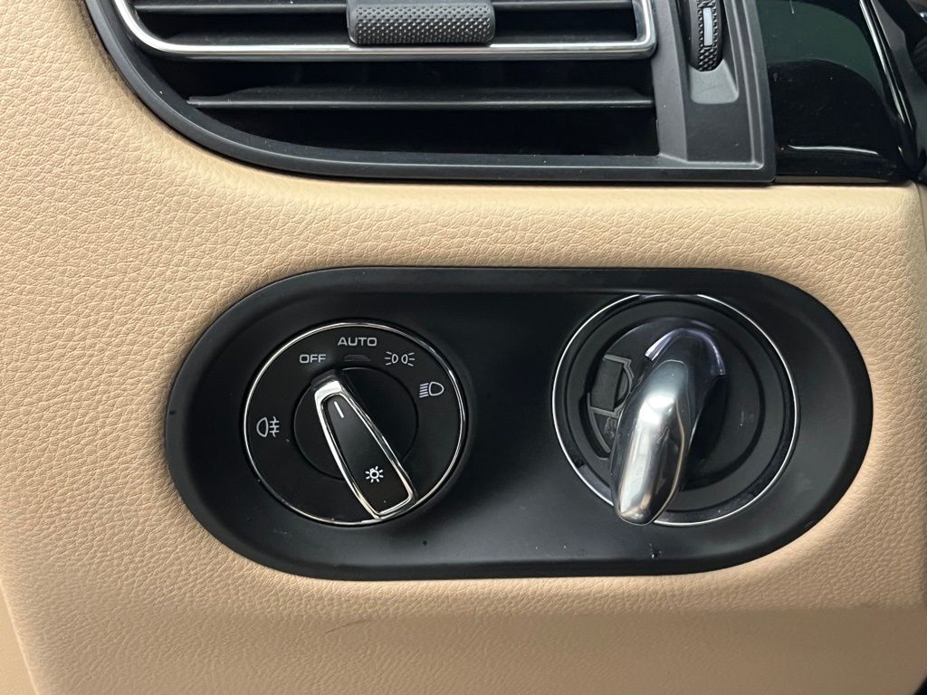 Thumbnail: 2023 Porsche Macan - 26