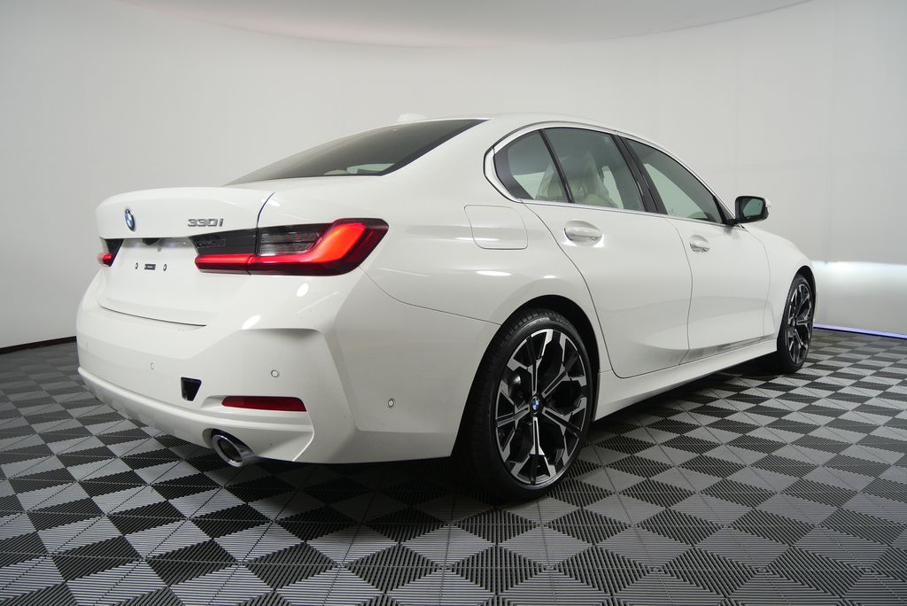 Thumbnail: 2026 BMW 3 Series - 3