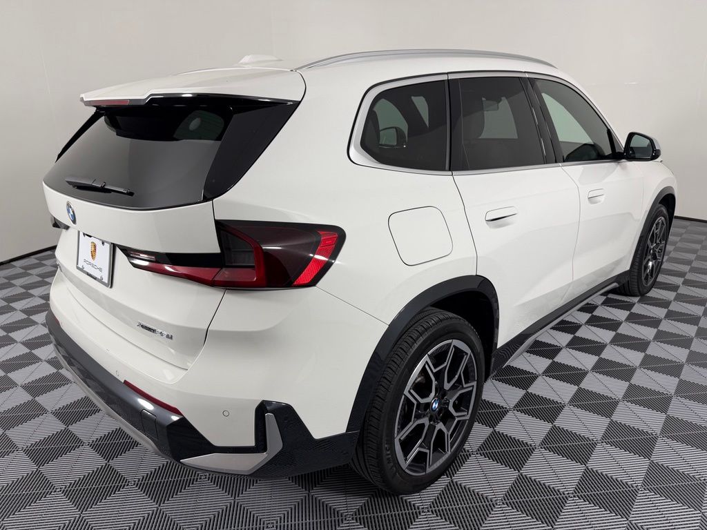 Thumbnail: 2023 BMW X1 - 10