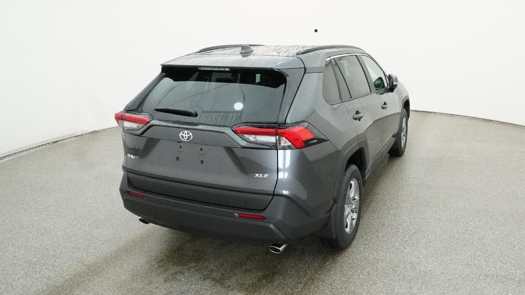 2025 Toyota RAV4 XLE 6