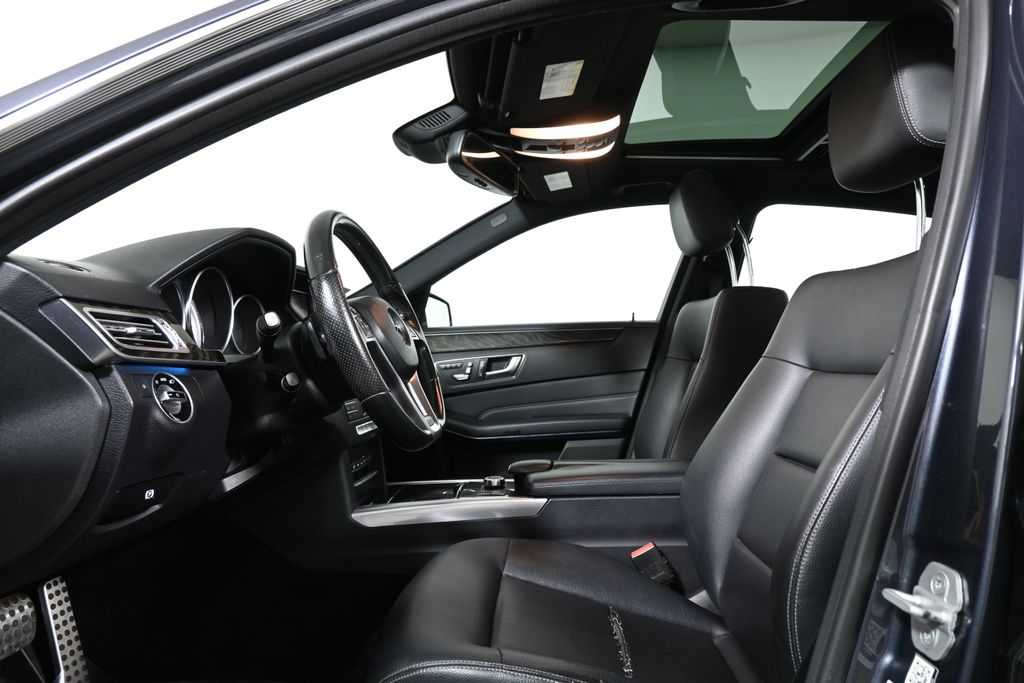 Thumbnail: 2016 Mercedes-Benz E-Class - 3
