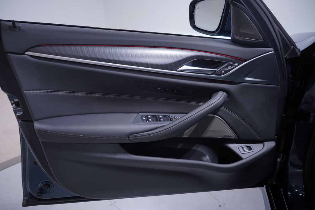 Thumbnail: 2023 BMW 5 Series - 16