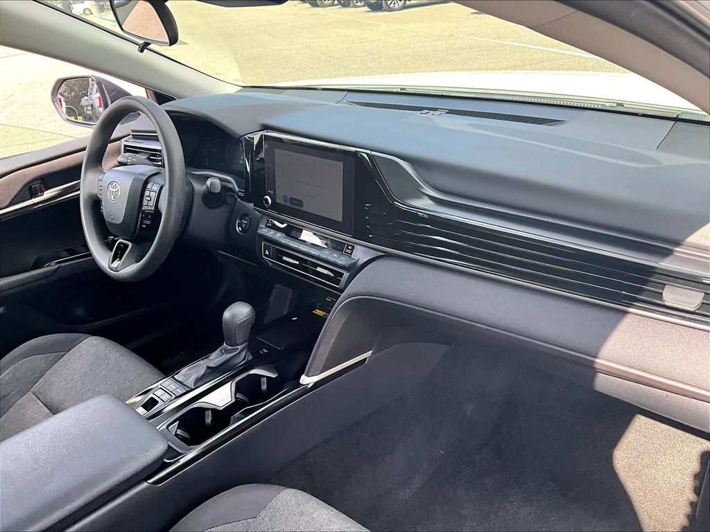 2025 Toyota Camry — photo 14