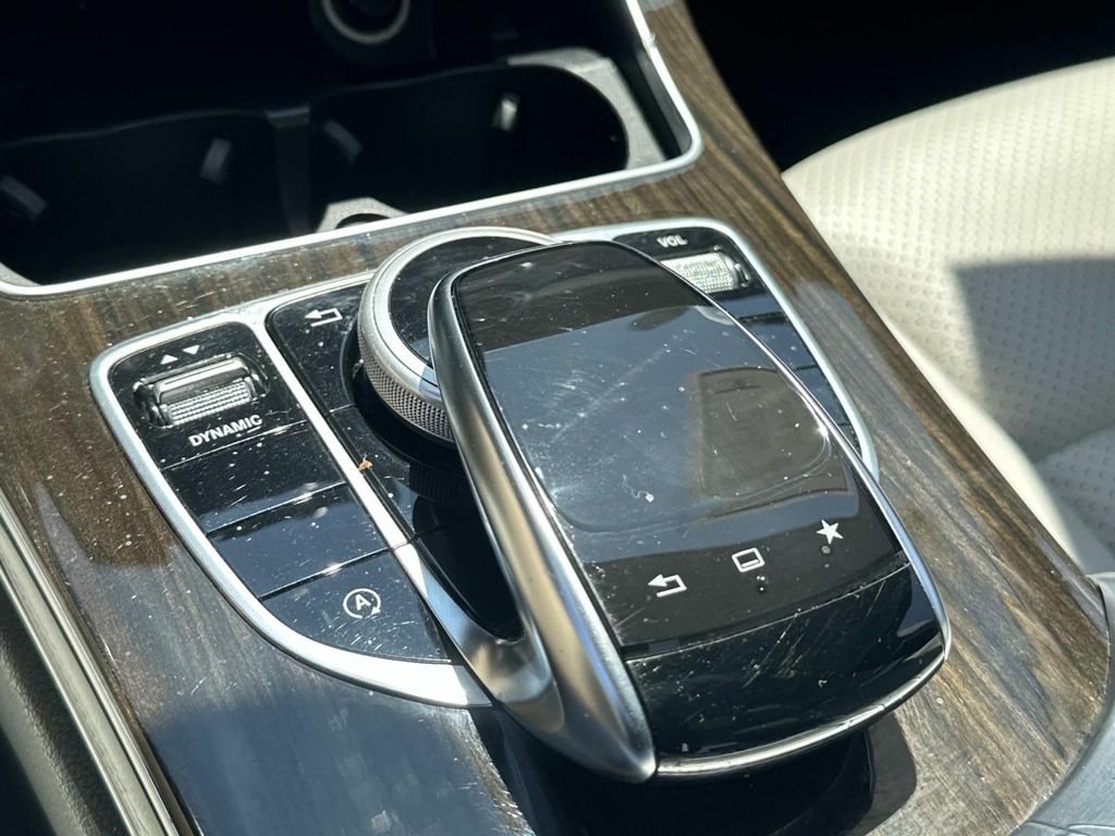 Thumbnail: 2016 Mercedes-Benz C-Class - 24