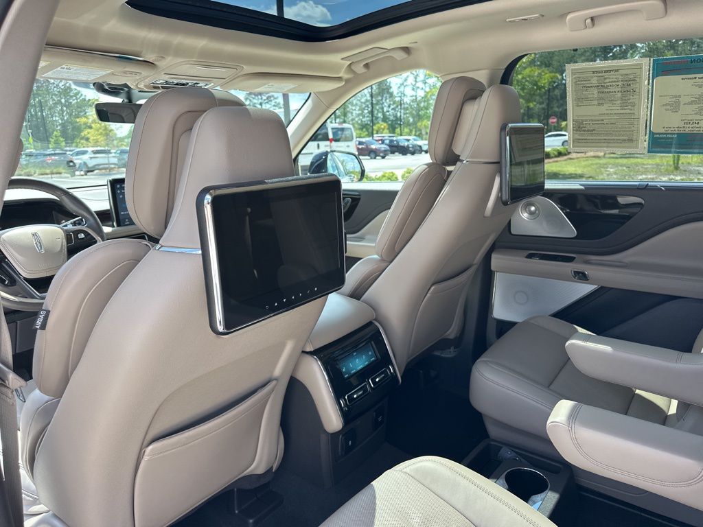 2021 Pristine White Lincoln Aviator Reserve AWD SUV