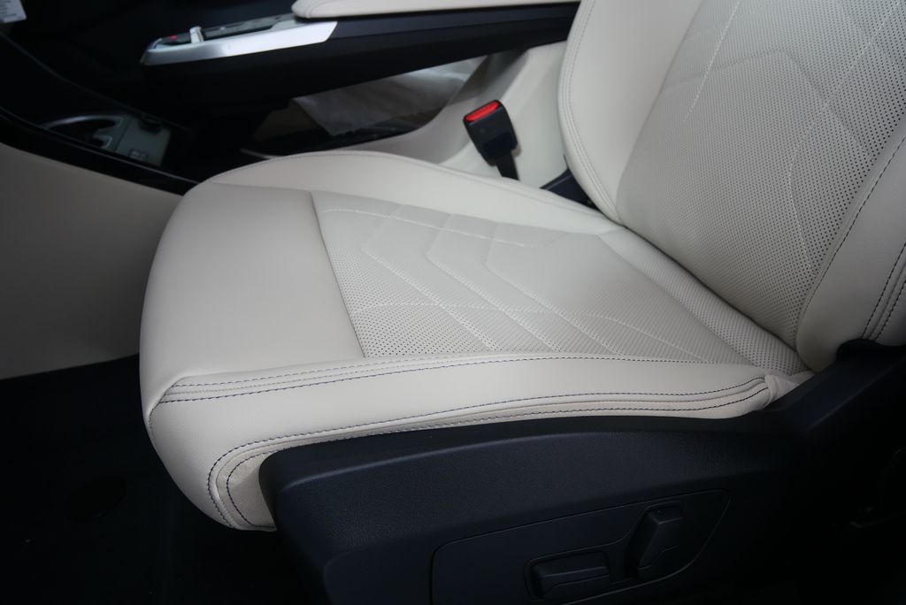 2025 BMW X1 xDrive28i 9