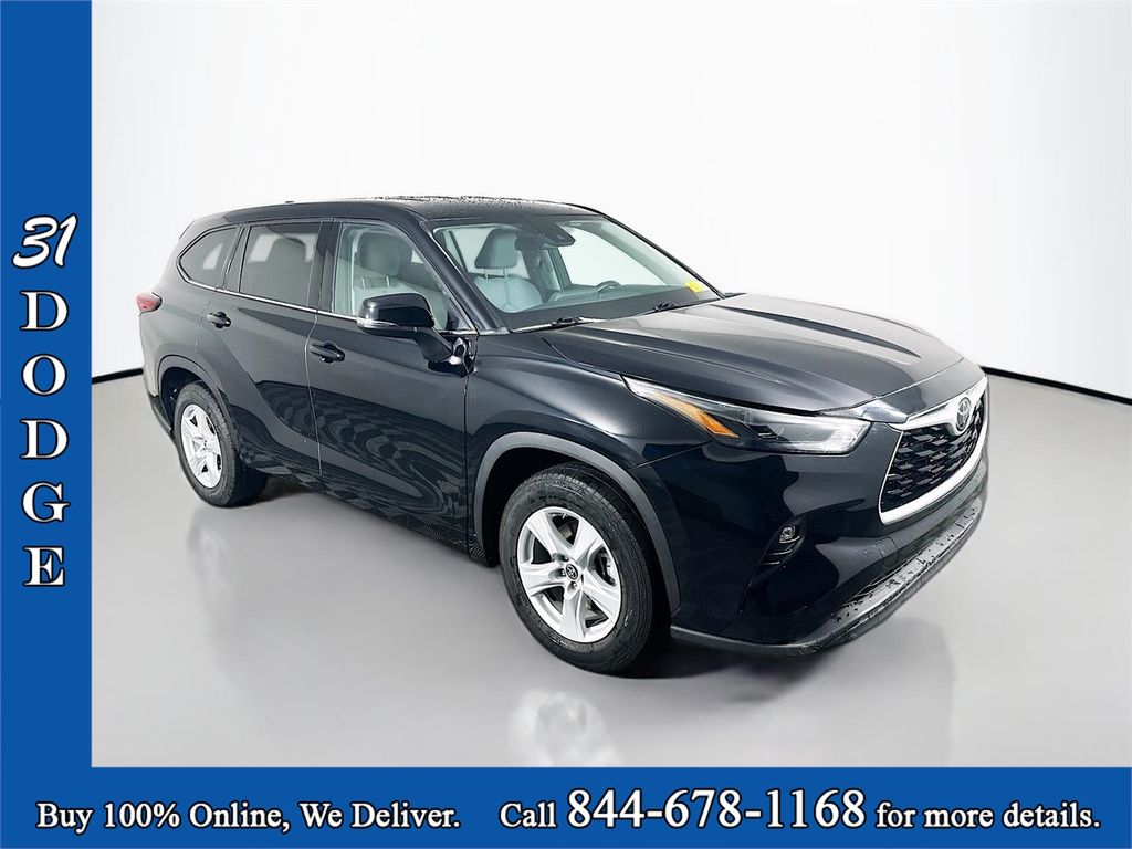 2022 Toyota Highlander LE FWD