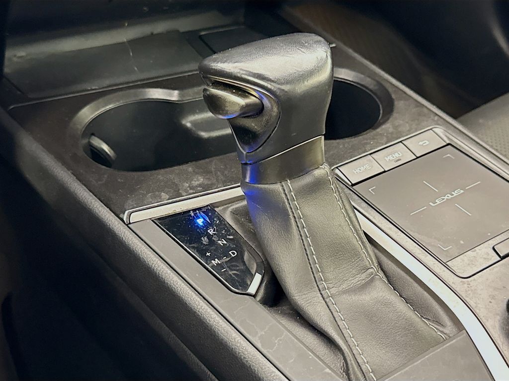 Thumbnail: 2020 Lexus UX - 16
