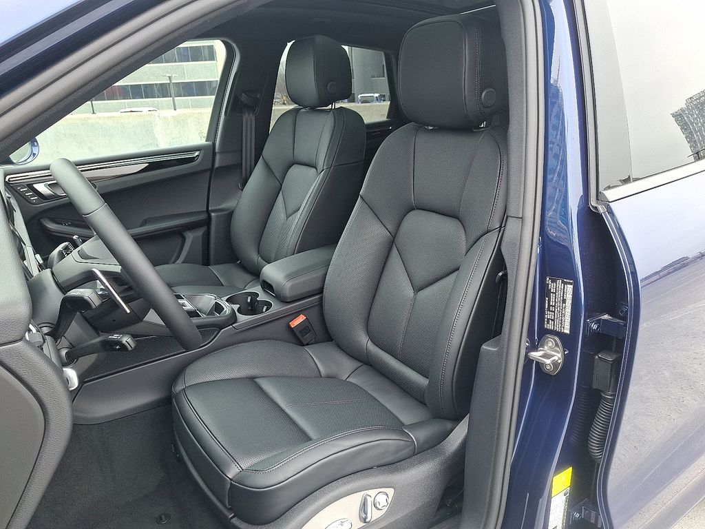 Thumbnail: 2026 Porsche Macan - 16