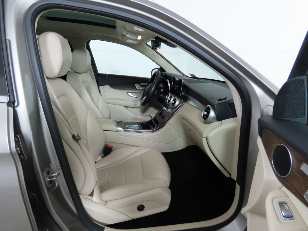 2022 Mercedes-Benz GLC 300 20
