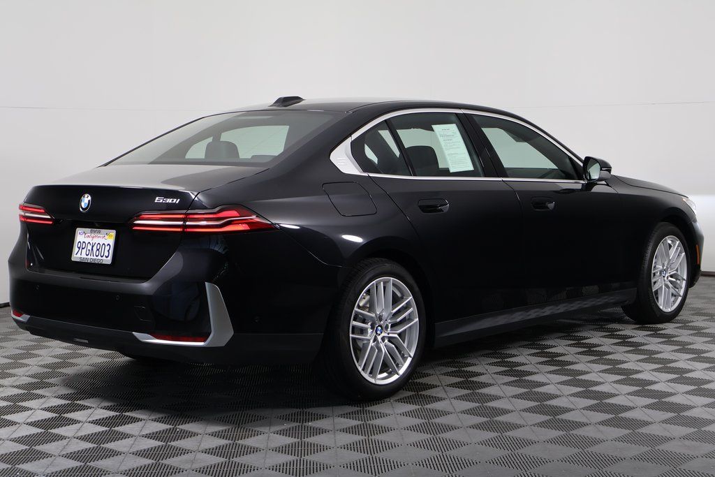 Thumbnail: 2024 BMW 5 Series - 4