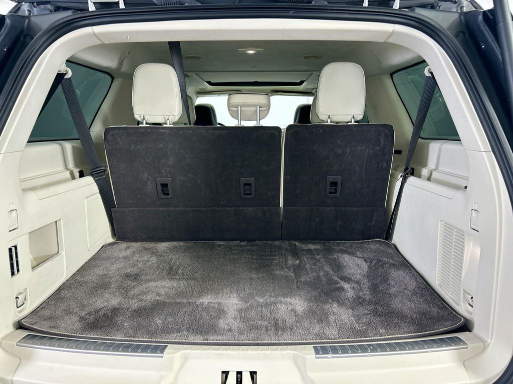 Thumbnail: 2023 Lincoln Navigator L - 30