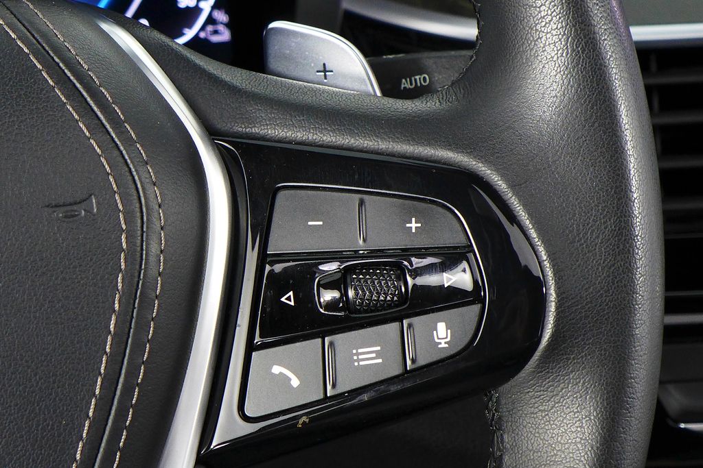 Thumbnail: 2023 BMW 5 Series - 28