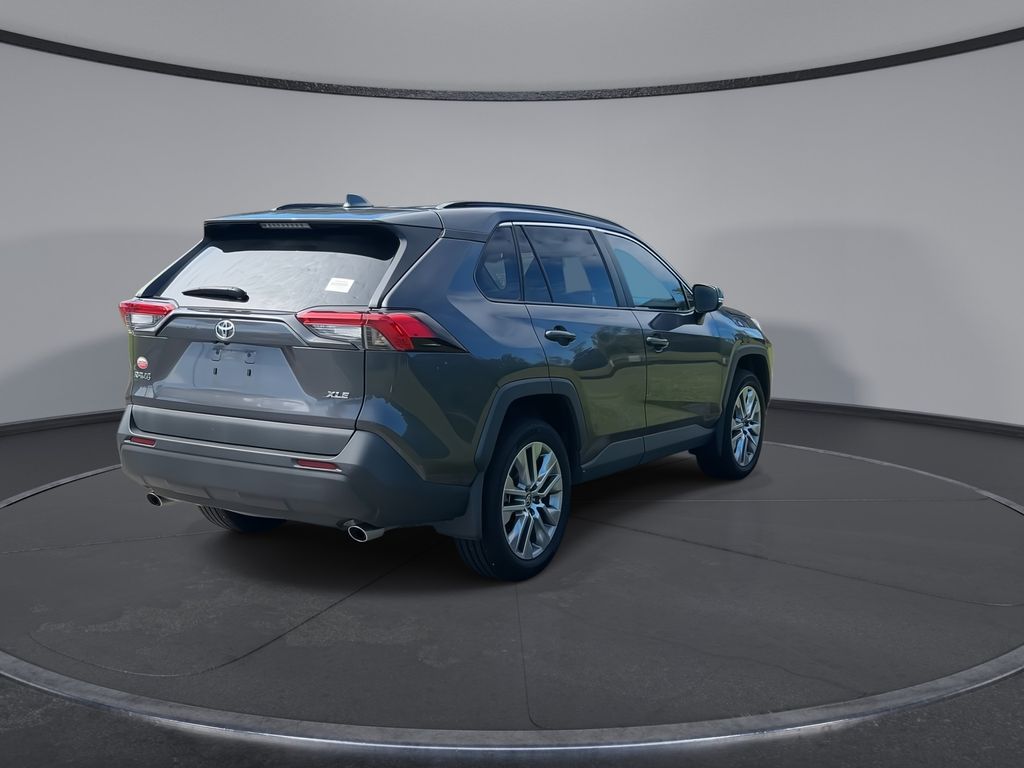 Thumbnail: 2022 Toyota RAV4 - 8