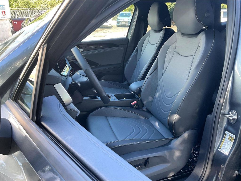 2026 Volkswagen Tiguan — photo 10