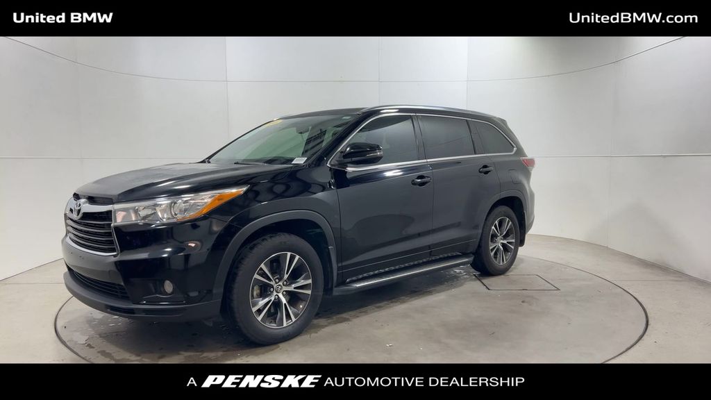Thumbnail: 2016 Toyota Highlander - 4