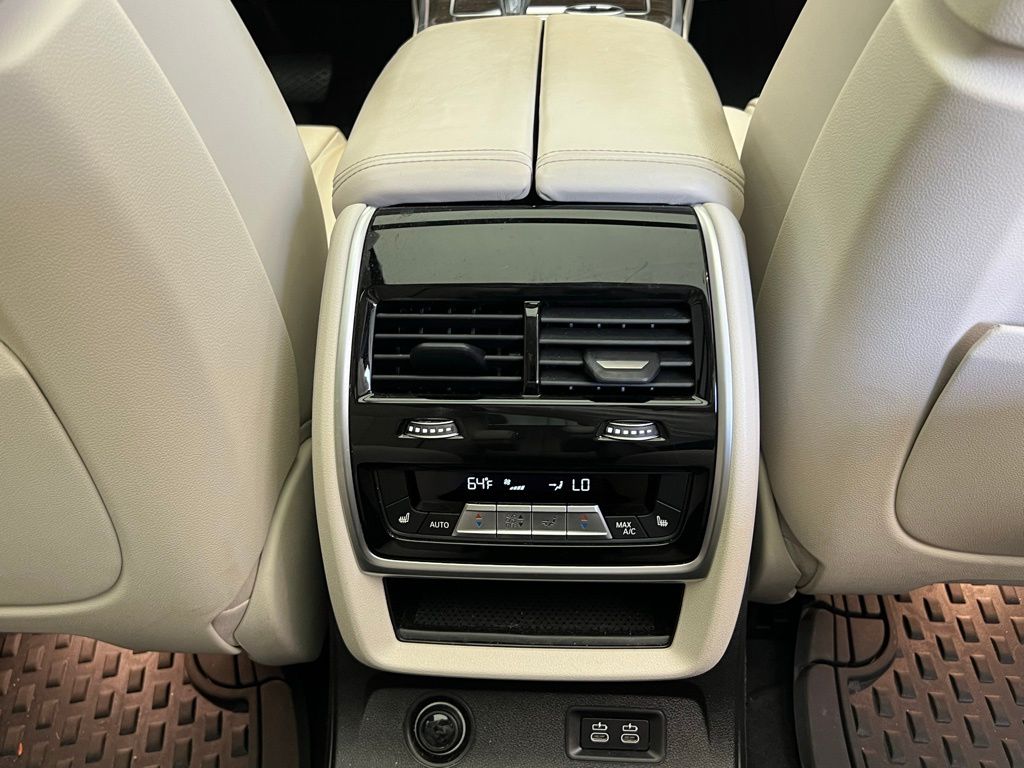 Thumbnail: 2021 BMW X7 - 10