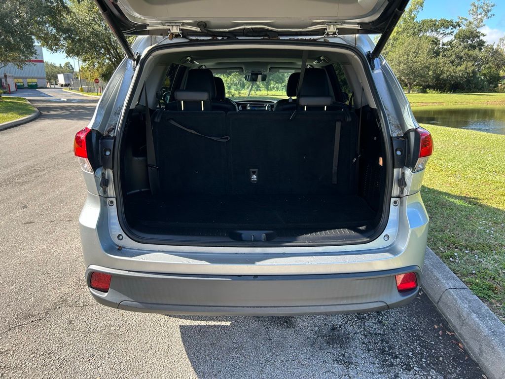 Thumbnail: 2017 Toyota Highlander - 10