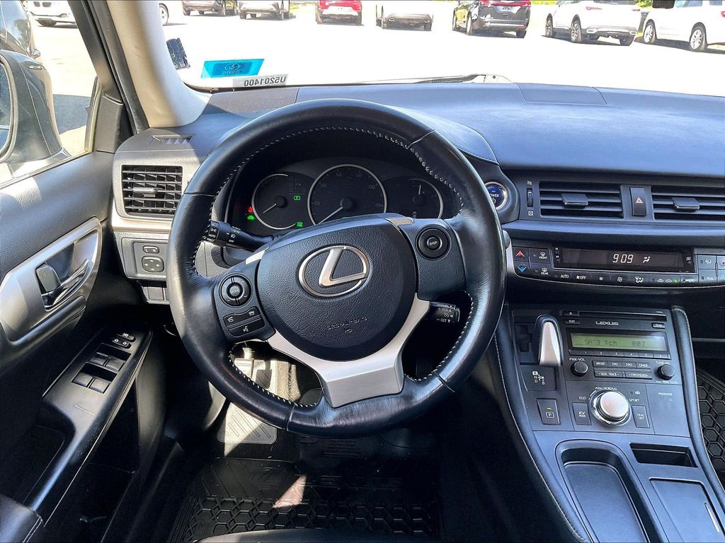 2016 Lexus CT — photo 16