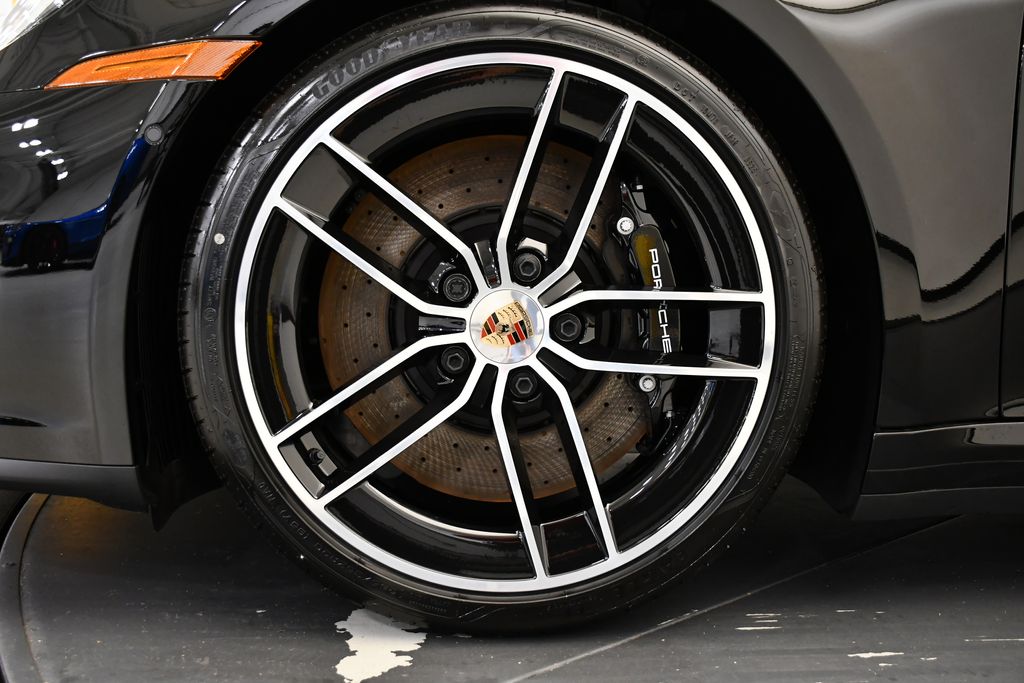 Thumbnail: 2025 Porsche 911 - 14