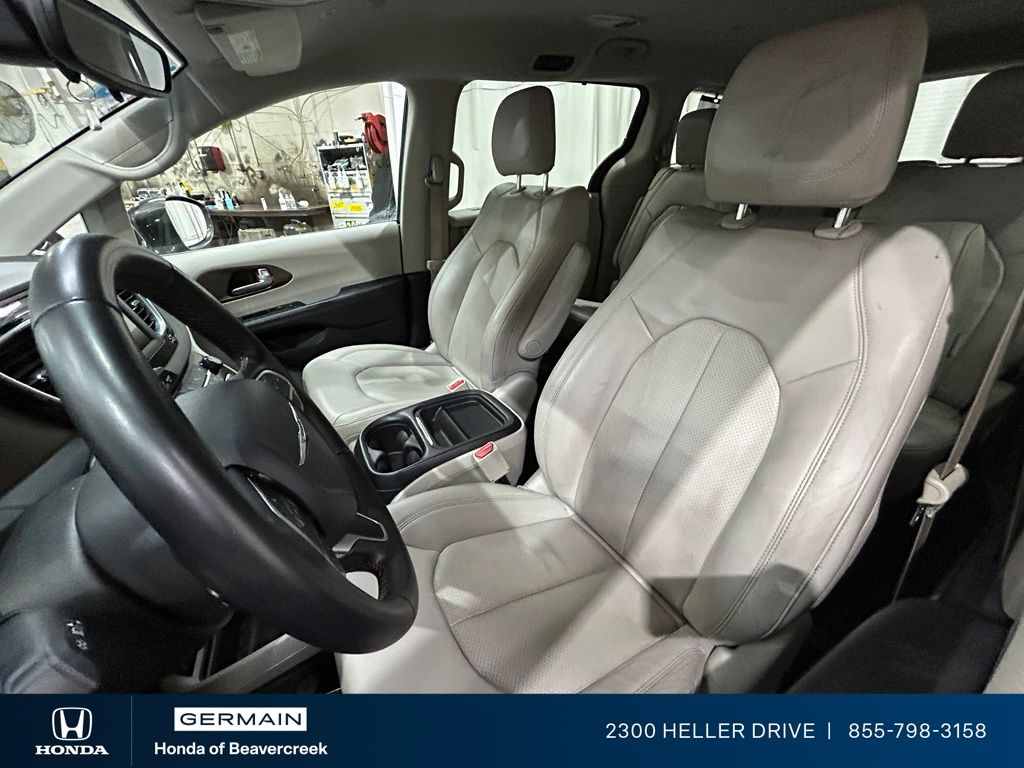 Used 2018 Gray Chrysler Touring L image 26