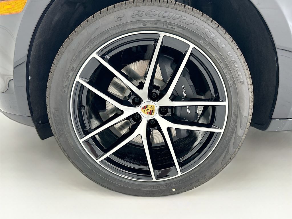 Thumbnail: 2026 Porsche Macan - 30