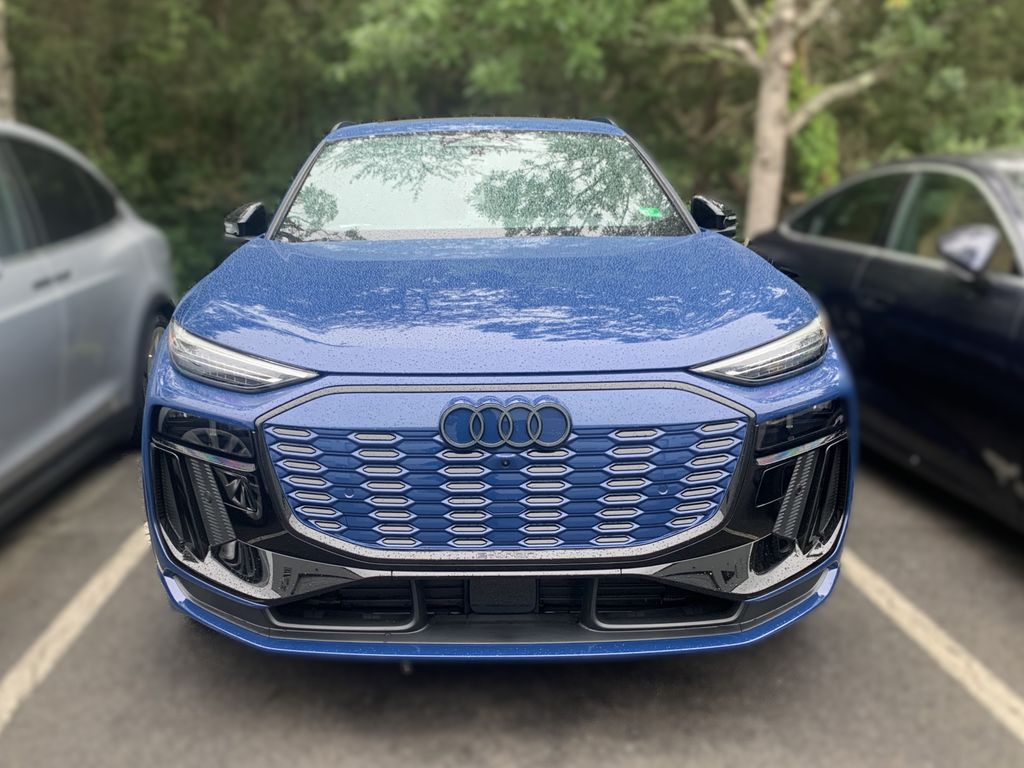 Thumbnail: 2025 Audi e-tron - 2