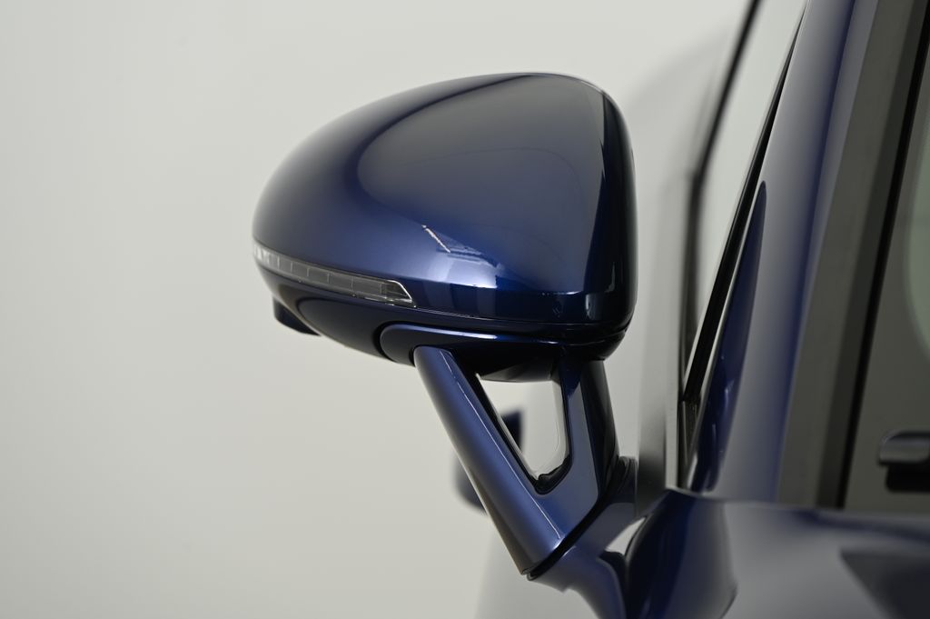 Thumbnail: 2025 Porsche Macan - 11