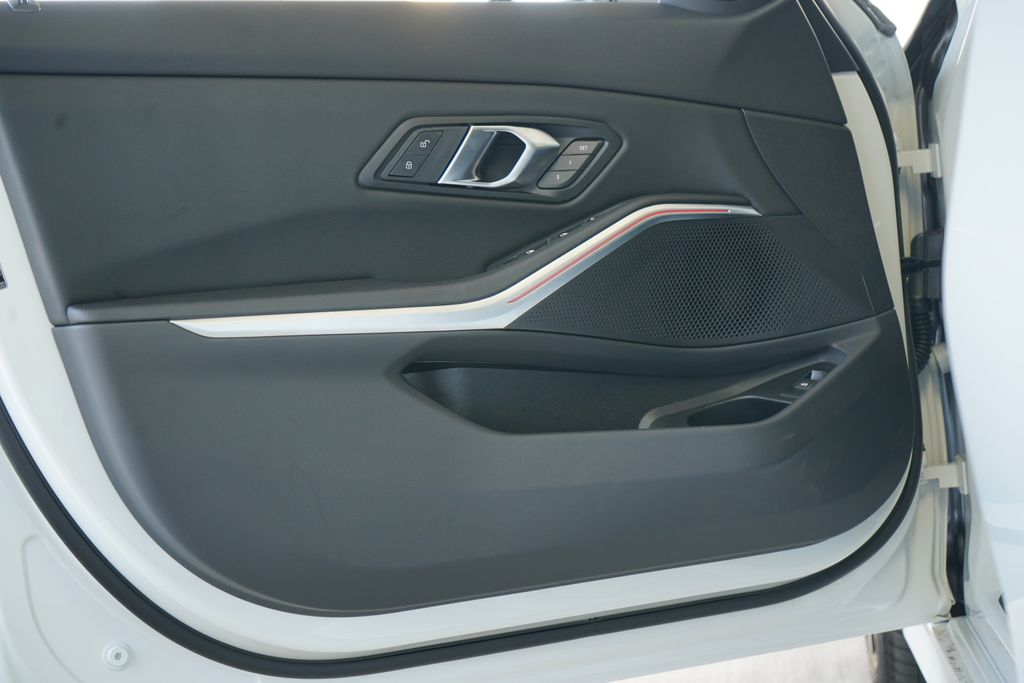Thumbnail: 2025 BMW 3 Series - 9