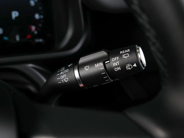 New 2026 White Land Rover X-Dynamic SE image 21