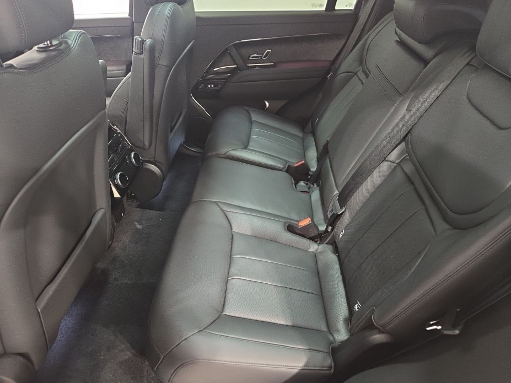 New 2026 Silver Land Rover Dynamic SE image 19