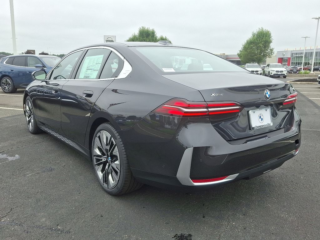 Thumbnail: 2026 BMW 5 Series - 3