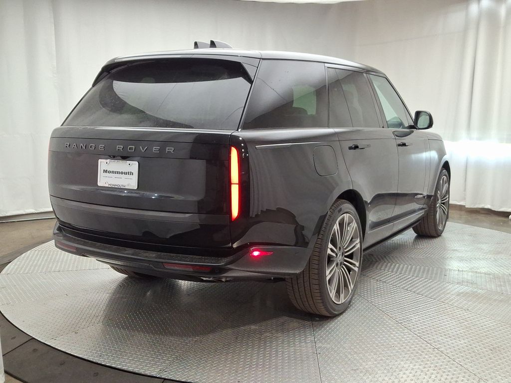 2025 Land Rover Range Rover SE 3