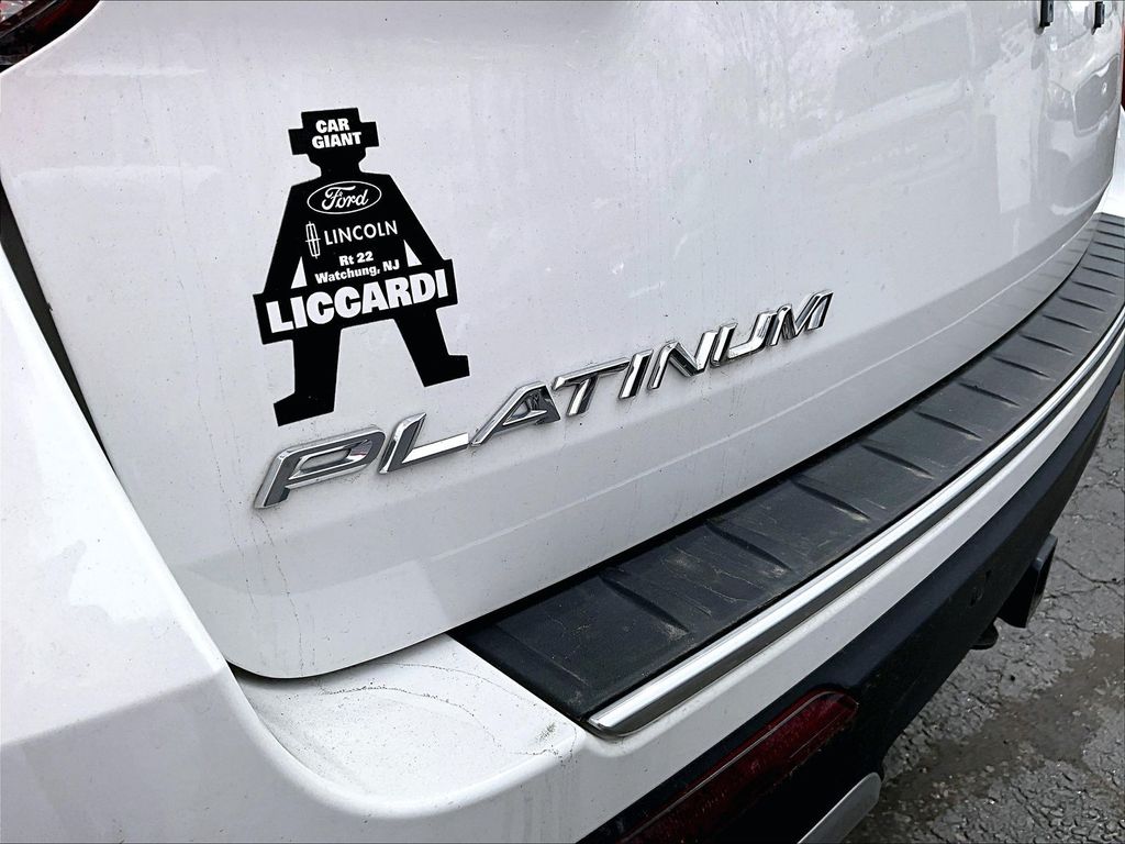 2022 Ford Explorer — photo 28