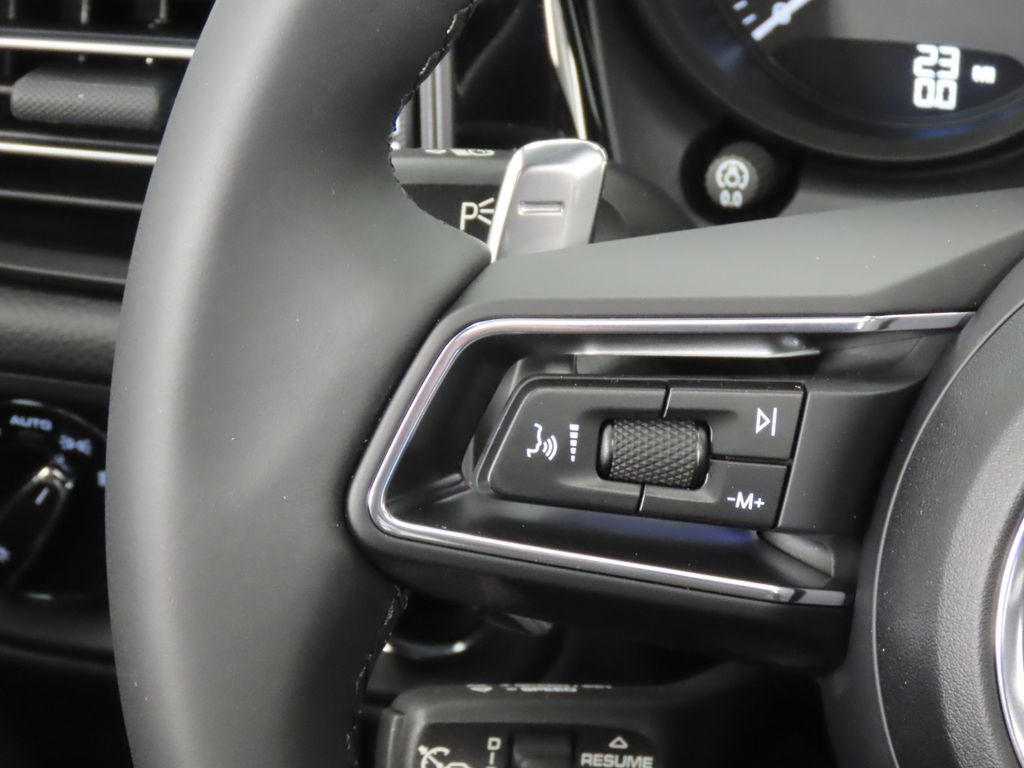 Thumbnail: 2026 Porsche Macan - 19