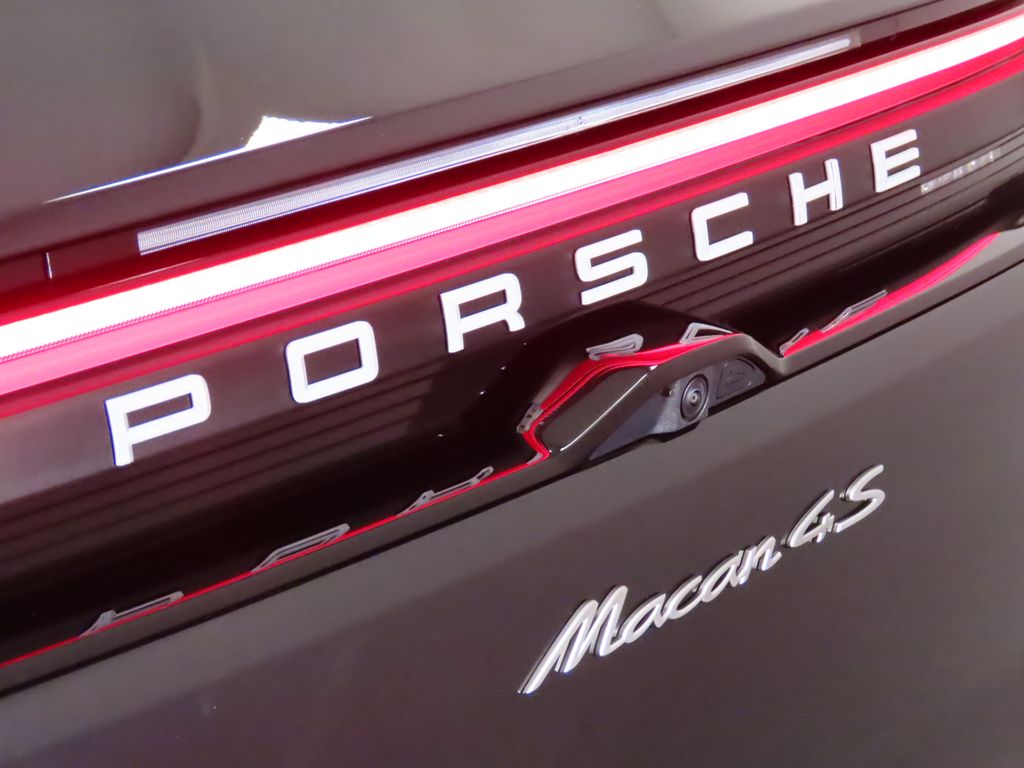 Thumbnail: 2025 Porsche Macan - 12