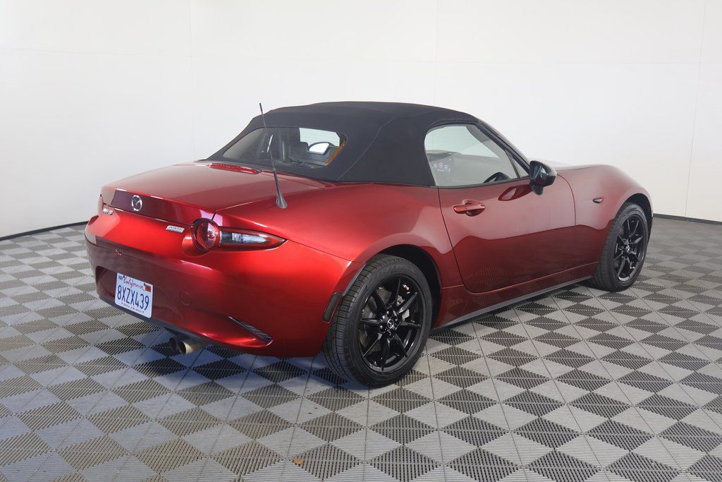 Thumbnail: 2019 Mazda MX-5 Miata - 4