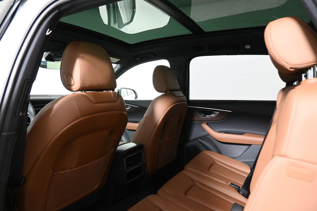 Thumbnail: 2026 Audi Q7 - 27