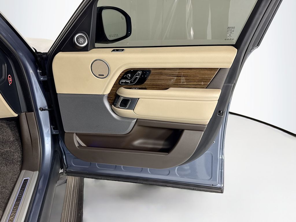Thumbnail: 2018 Land Rover Range Rover - 25