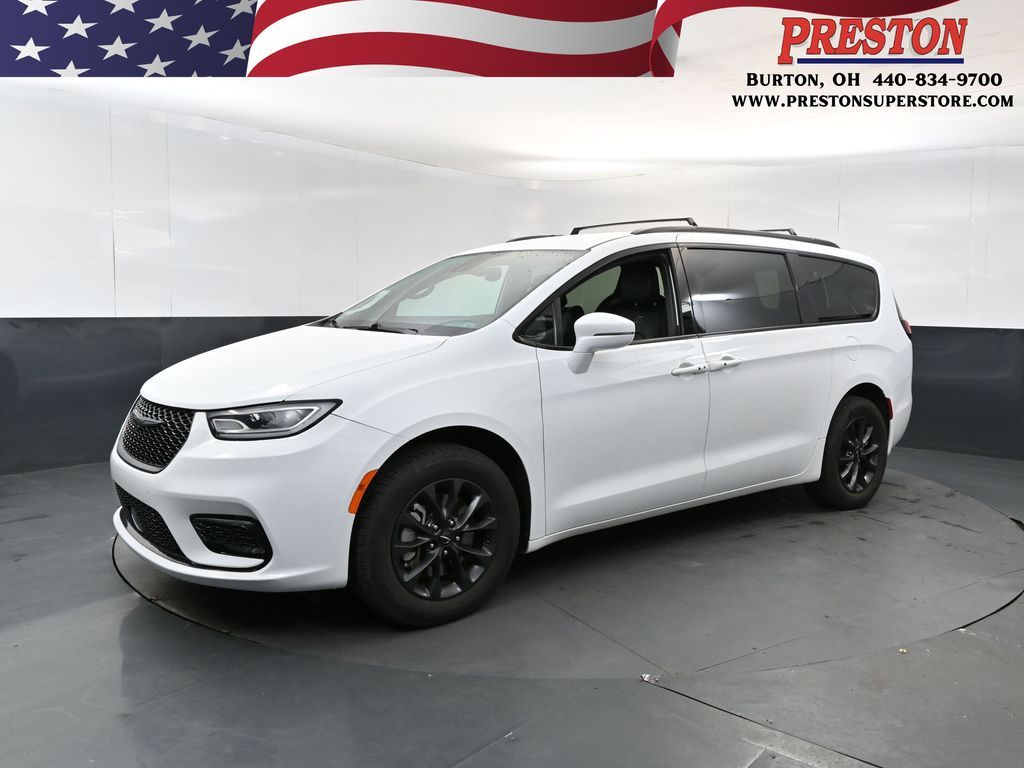 Bright White Clearcoat 2022 Chrysler Pacifica Minivan All-Wheel Drive 9-Speed Automatic