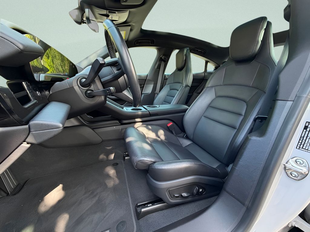 Certified Used 2022  Porsche  image 10