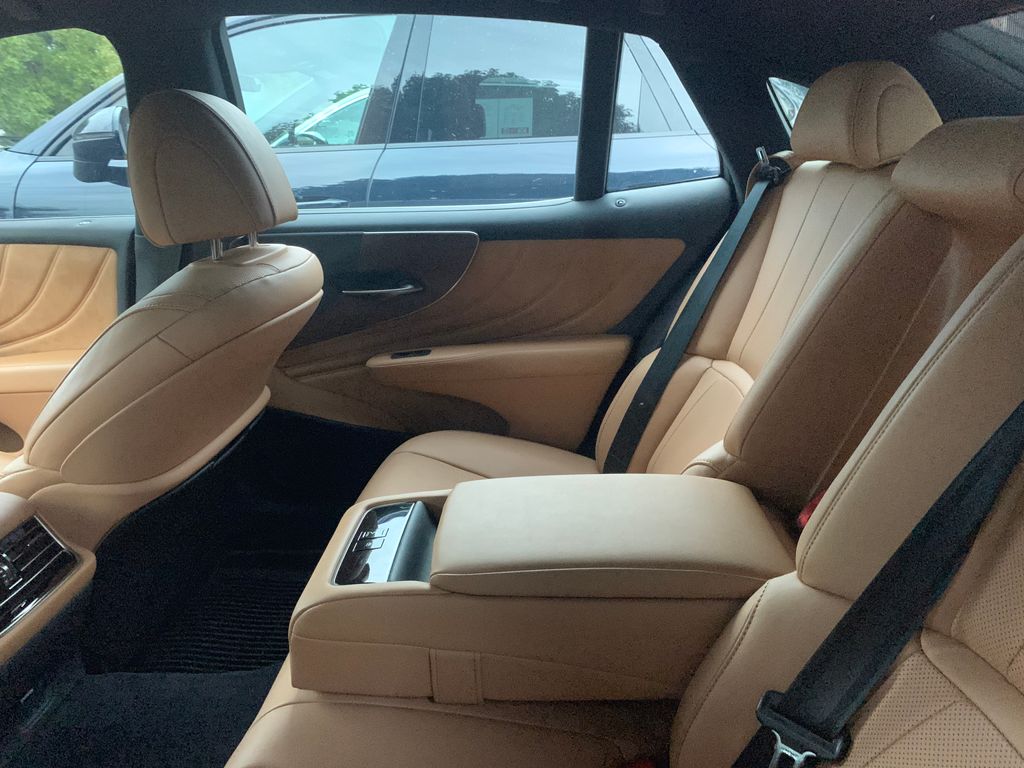 Thumbnail: 2021 Lexus LS - 5
