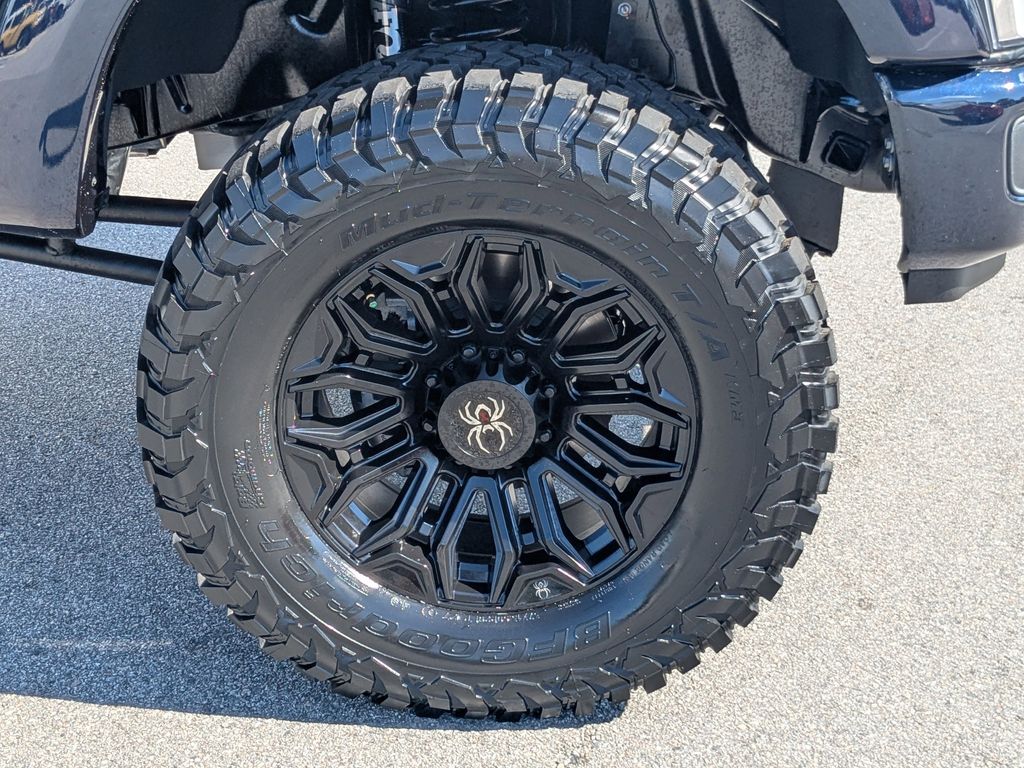 2025 Ford F-250 Super Duty Black Widow