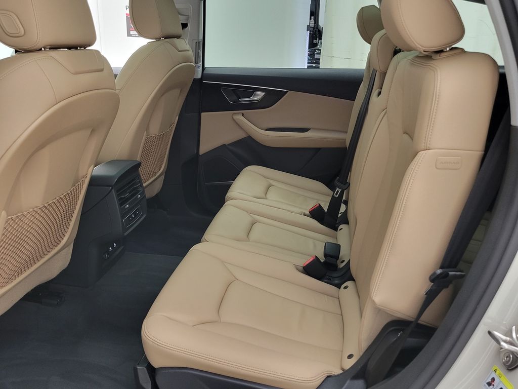 Thumbnail: 2023 Audi Q7 - 23