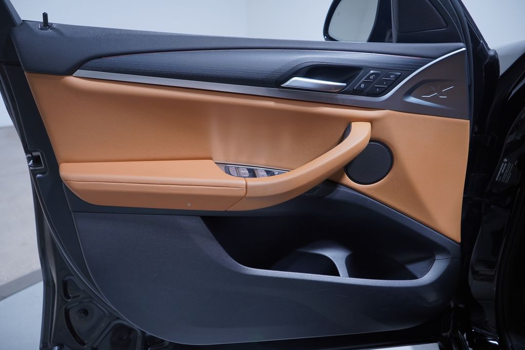 Thumbnail: 2023 BMW X4 - 16