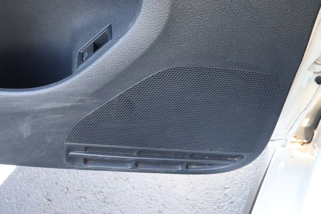 Thumbnail: 2013 Volkswagen Jetta - 12