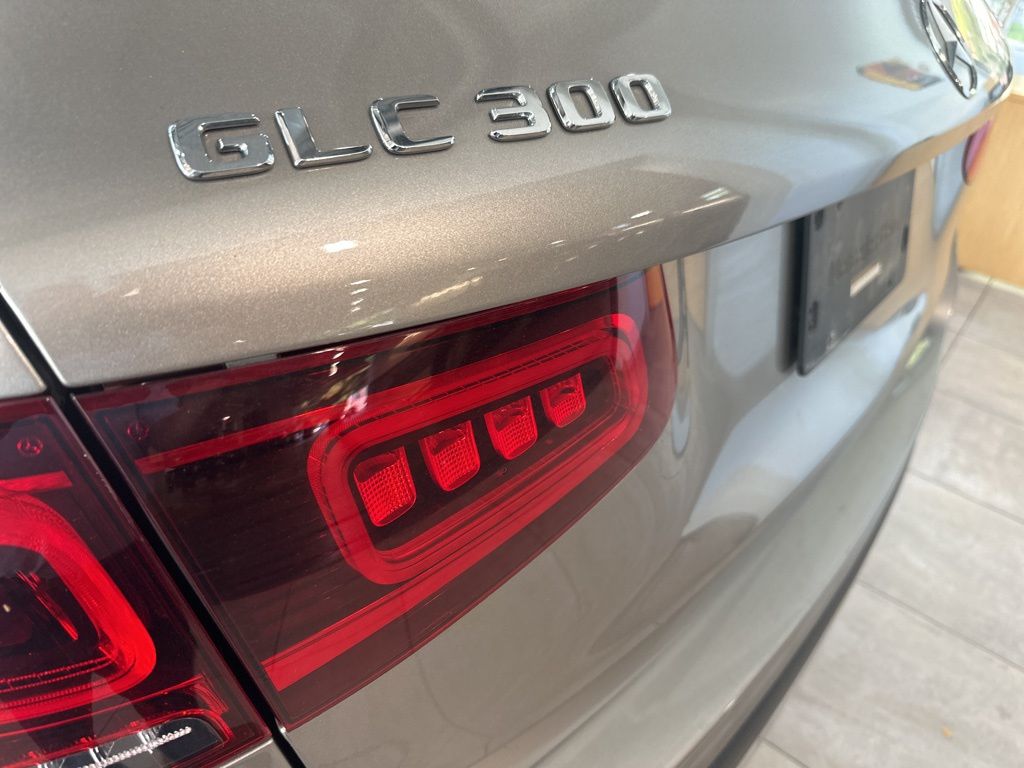 2021 Mercedes-Benz GLC GLC 300 28