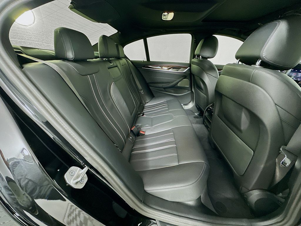 Thumbnail: 2023 BMW 5 Series - 28